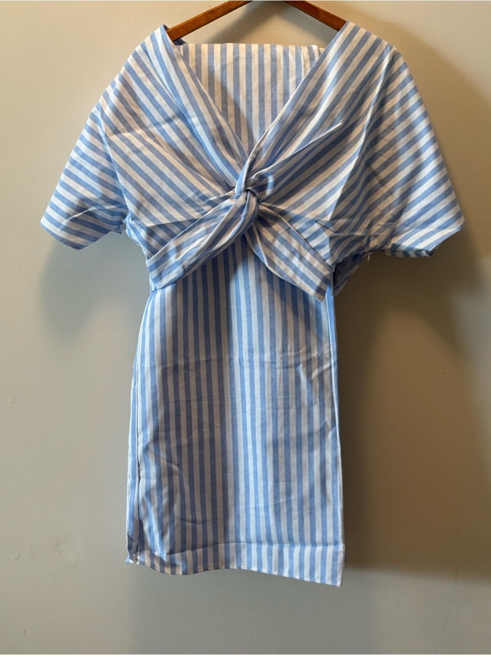 Woman’s Suit-Wide Pants/Matching Striped Knot Shirt Large  Never worn NWOT